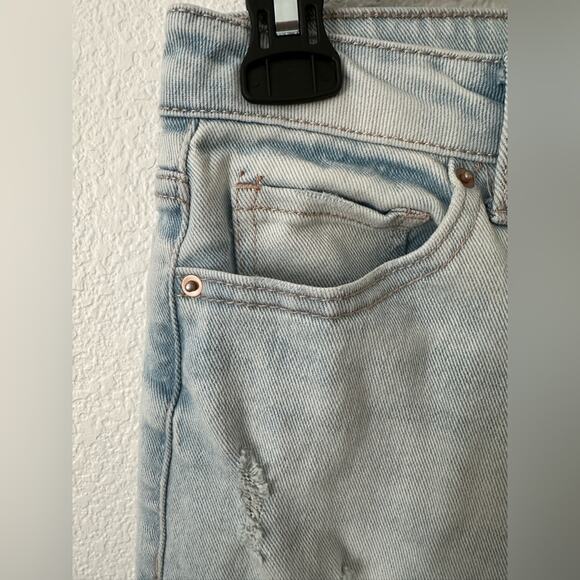 NWOT Light Blue Distressed Women's Jeans w/ Raw Hem - Picture 7 of 13